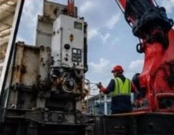 Equipo utilizado para transporte y maniobra de maquinaria pesada